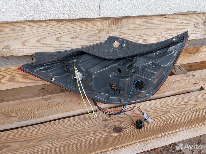 Фонарь задний 924011R220 Хендай Солярис хэтчбэк