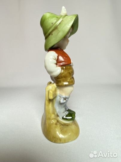 Фарфоровая статуэтка