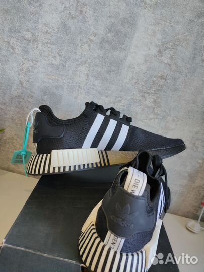 Adidas NMD R1 Оригинал Новая