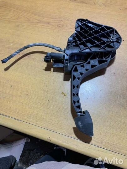 Педаль сцепления Skoda Octavia A5 лифтбек BSE 1.6