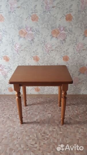 Стол и табуретки