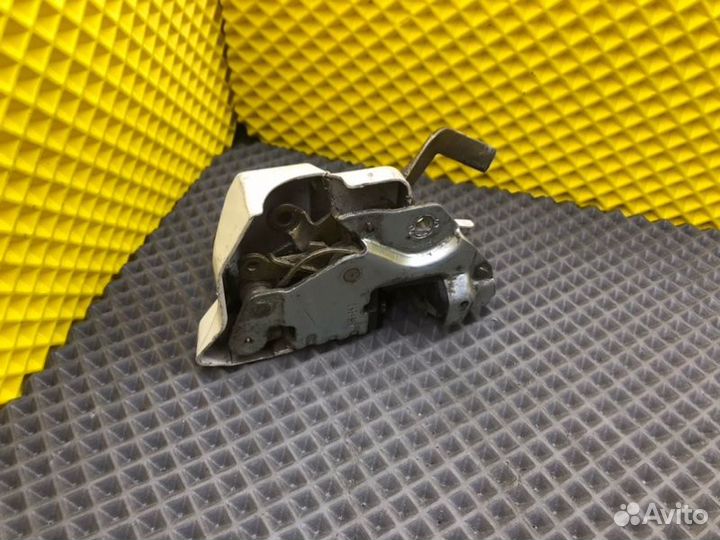 Замок двери задний правый Mercedes-Benz E-Class
