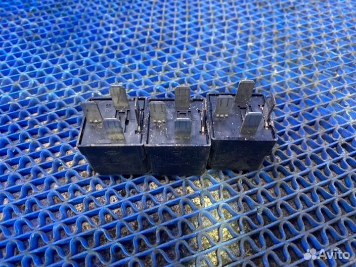 Реле Opel Astra H универсал Z18XER 2012