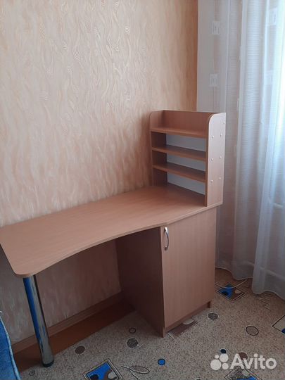 Маникюрный стол