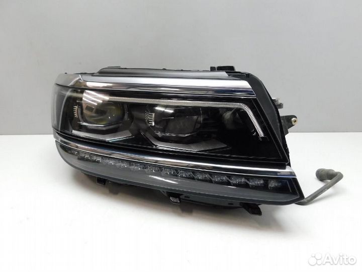 Фара правая Volkswagen Tiguan