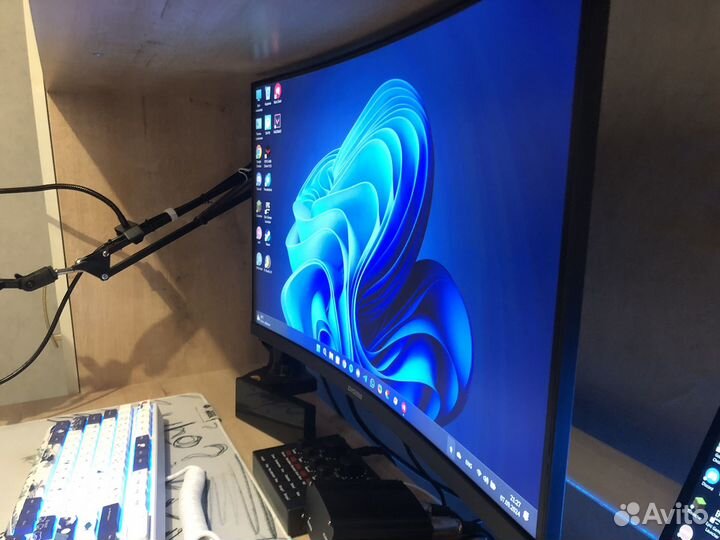 Игровой монитор изогнутый 165 герц Digma