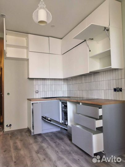 Кухня в потолок новая