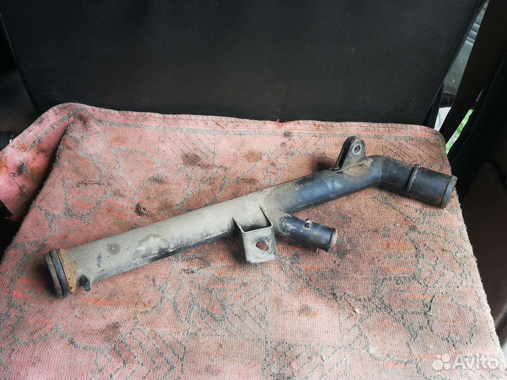 Патрубок системы охлаждения Рено Меган 2