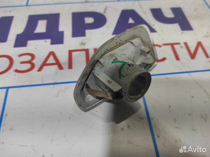 Повторитель на крыло левый Renault Logan 2 2616511