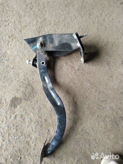 Педаль сцепления Hyundai Accent седан G4EC(1.5L