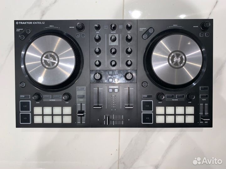 DJ контролер Traktor Kontrol S2 MK3