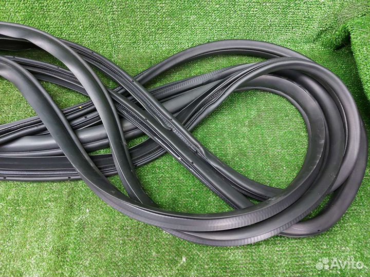 Уплотнитель дверной Mitsubishi Lancer CY CX 5штк-т