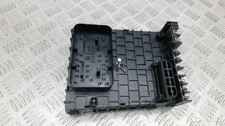 Блок предохранителей Volkswagen Passat