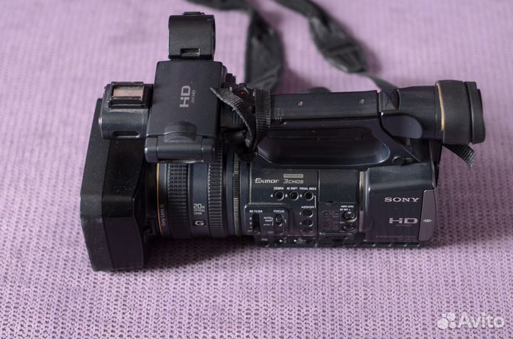Видеокамера Sony HDR-AX2000E