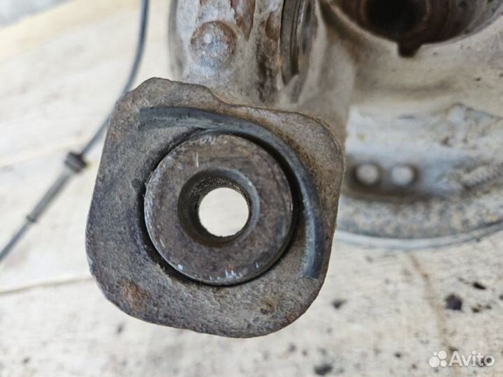 Кулак поворотный задний правый Nissan Terrano 3