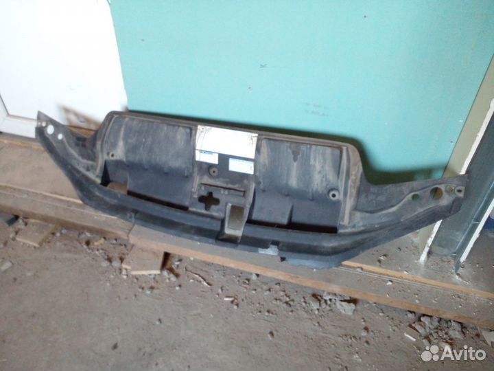 Накладка замка капота Toyota Land Cruiser 200 2013