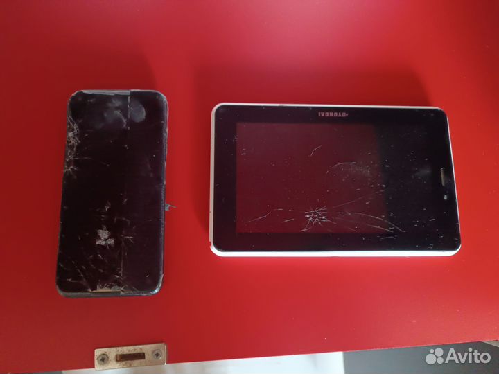Планшет и смартфон сломаные