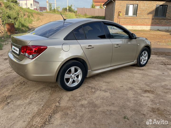 Chevrolet Cruze 1.6 МТ, 2009, 253 000 км