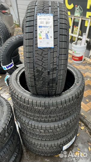Triangle PL02 245/40 R20 99V
