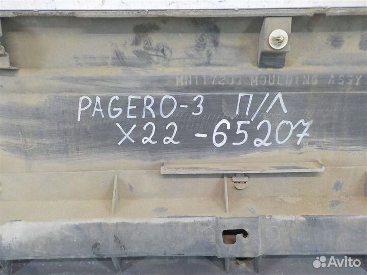 Накладка двери передней левой Mitsubishi Pajero I