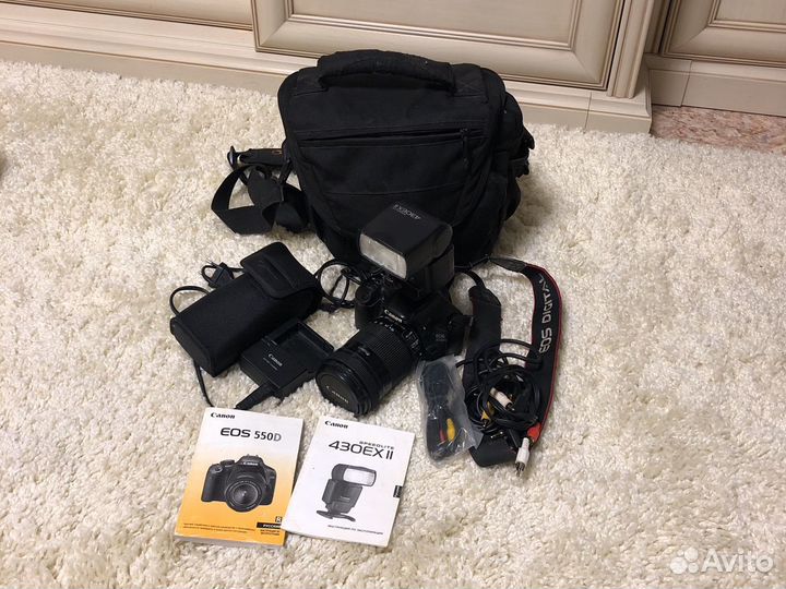Зеркальный фотоаппарат Canon EOS 550D