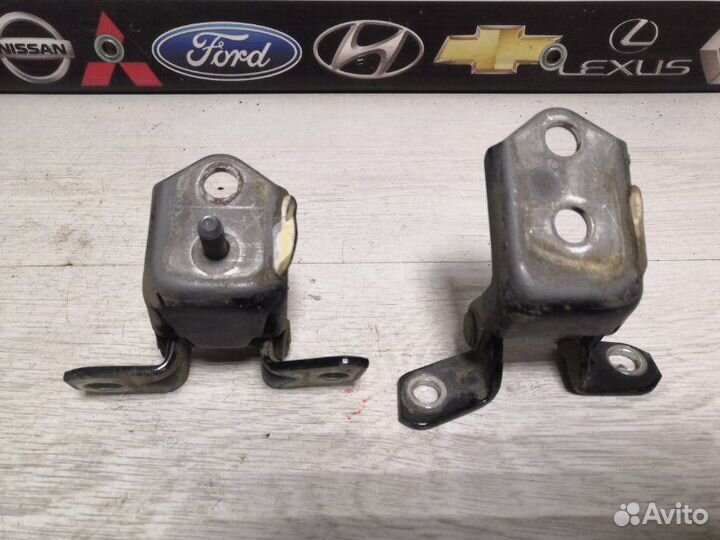 Петли двери задние правые Mazda Tribute epew YF