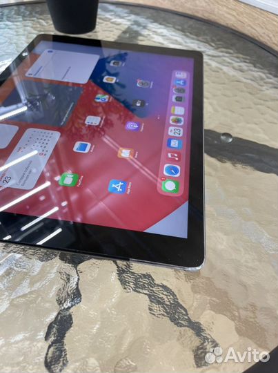 iPad Pro 12,9 1-поколения 32гб идеальный