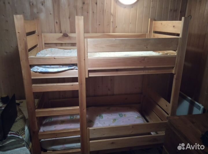 Кровать двухьярусная