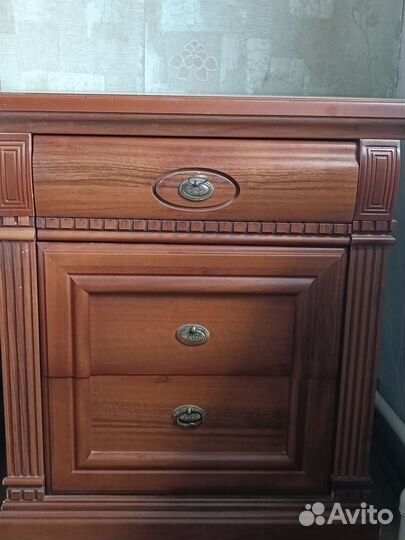 Тумба прикроватная