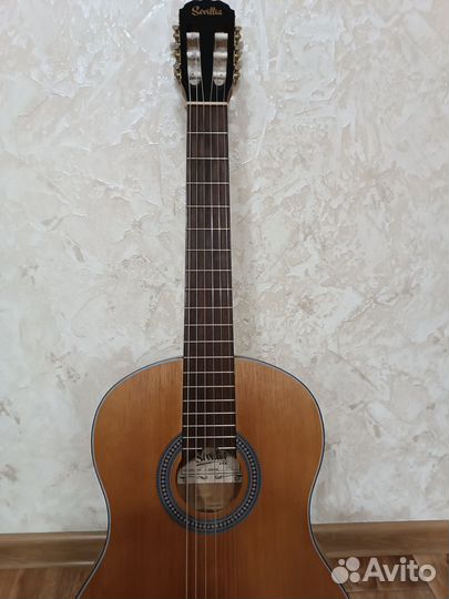 Продам классическую гитару Sevillia