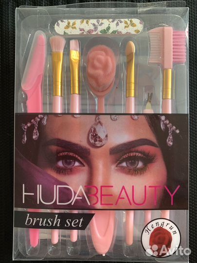 Подарочный набор кистей и предметы для маникюра