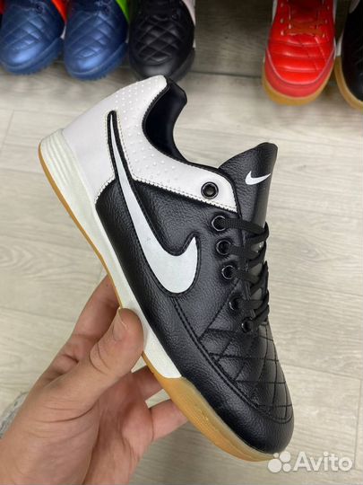 Бутсы сороконожки, футзалки, мячи и гетры