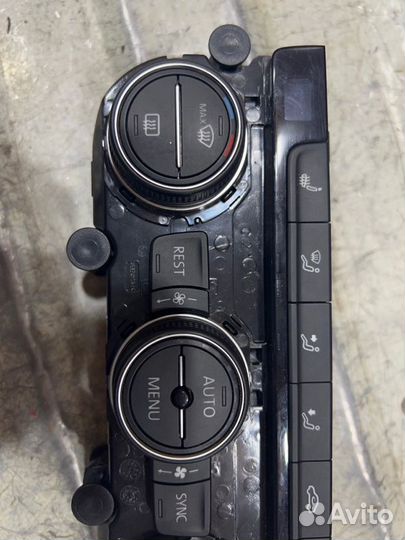 Блок управления климат-контролем Volkswagen Passat