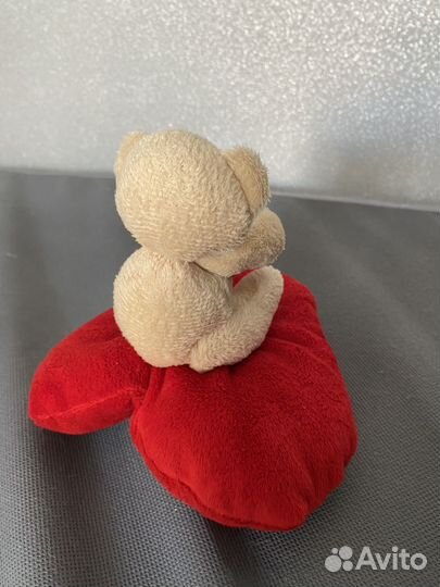 Игрушка Мишка с сердечком маленькая