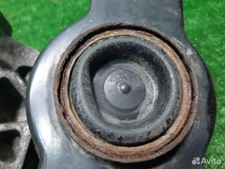 Опора (подушка) двигателя правая Nissan Qashqai J