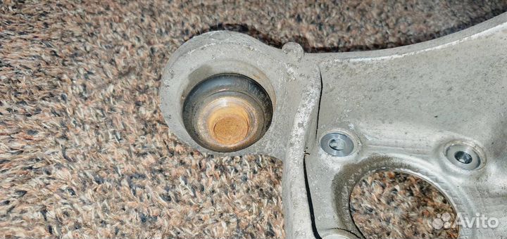 Кулак задний левый BMW E39