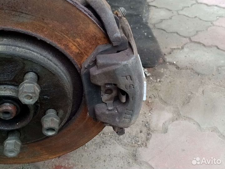 Суппорт передний правый на volkswagen golf 4, bora