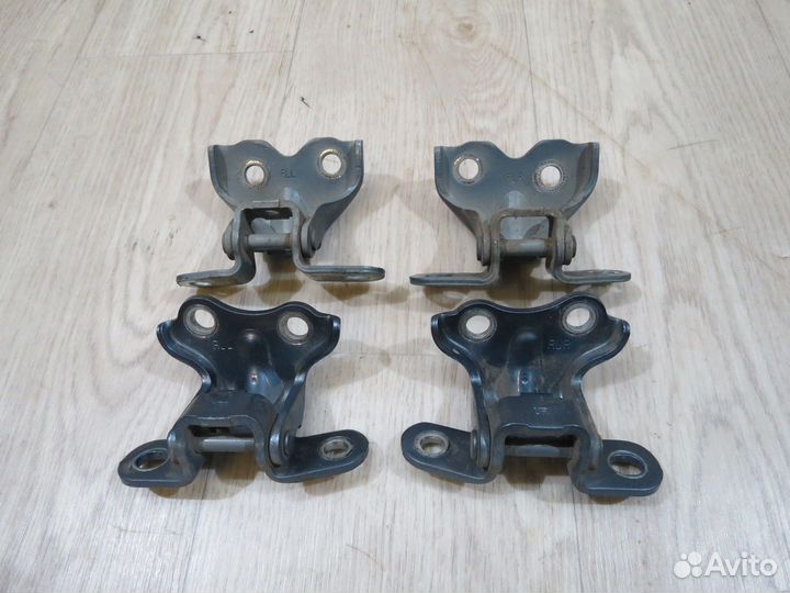 Петля двери Kia Rio 3