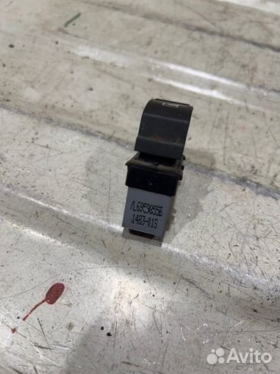 Кнопка стеклоподъёмника задняя левая Volkswagen