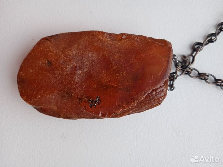 Кулон с янтарем