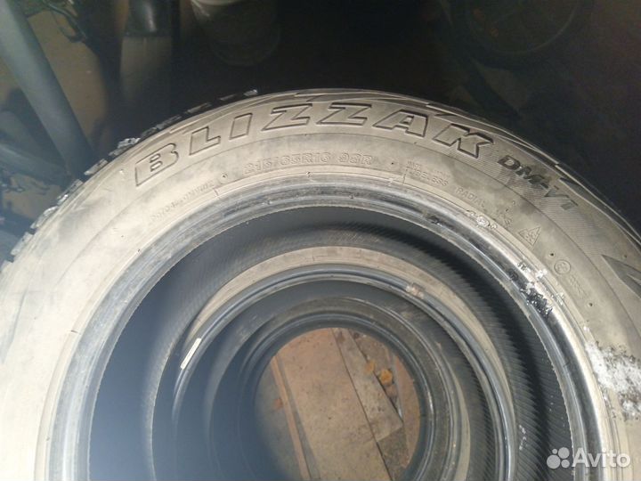 Bridgestone Blizzak DM-V1 215/65 R16 23Q