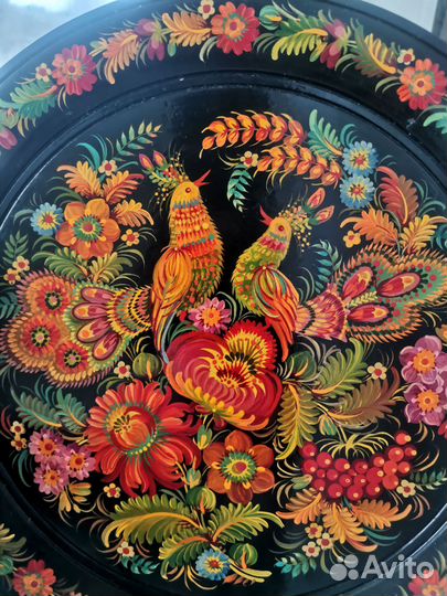 Расписная деревянная тарелка