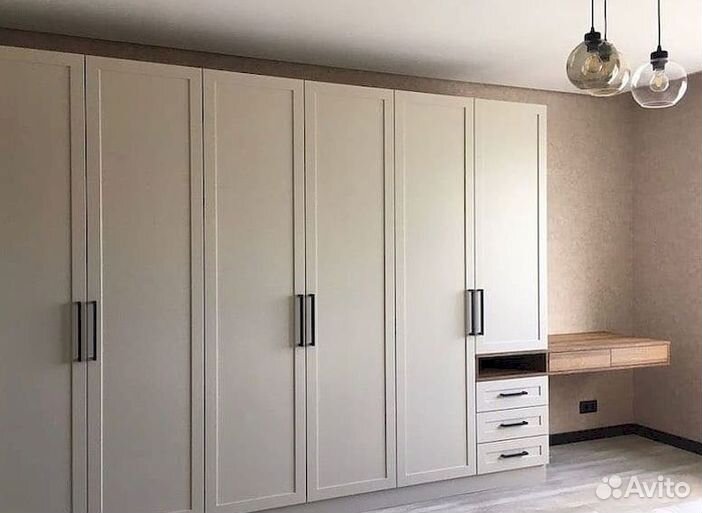 Шкаф с зеркалом