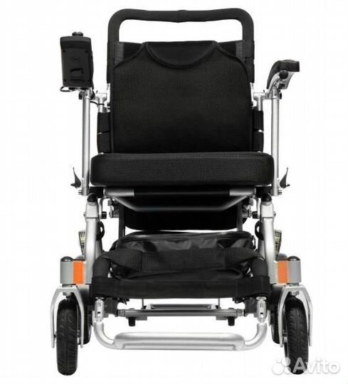 Компактная инвалидная коляска с электроприводом