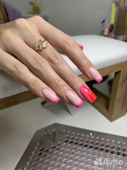 Маникюр, покрытие шеллак, наращивание ногтей