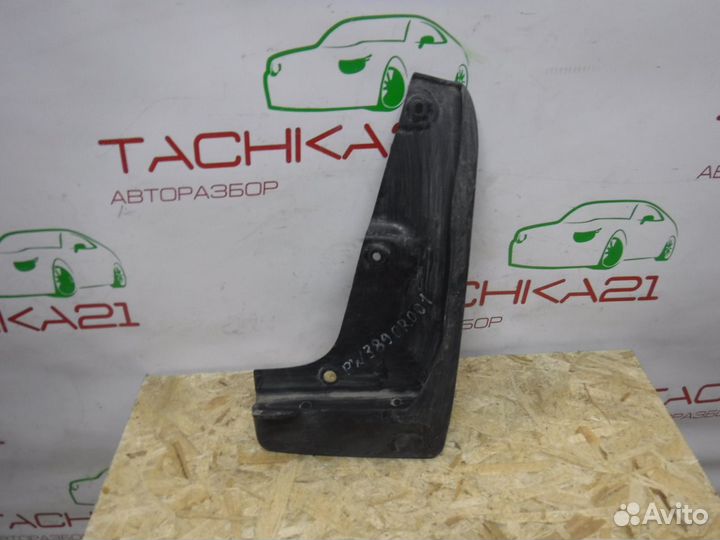 Брызговик передний правый Toyota RAV 4 (2015-2018)