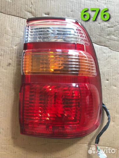 Задний правый фонарь Toyota Land Cruiser 100(676)