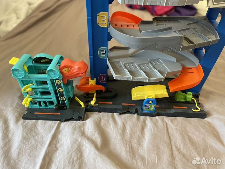 Трек парковка Hot Wheels с доп частью