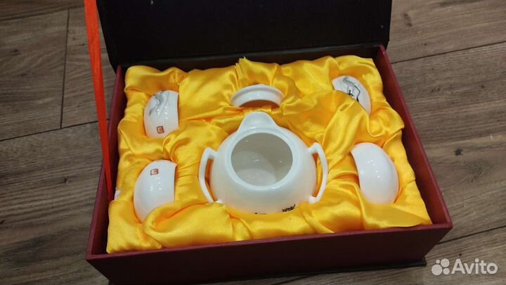 Тарелка и чайный сервиз из Китая, bone china