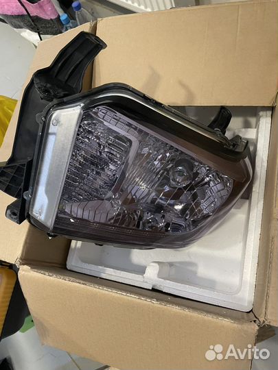 Фары оригинал на Toyota Tundra